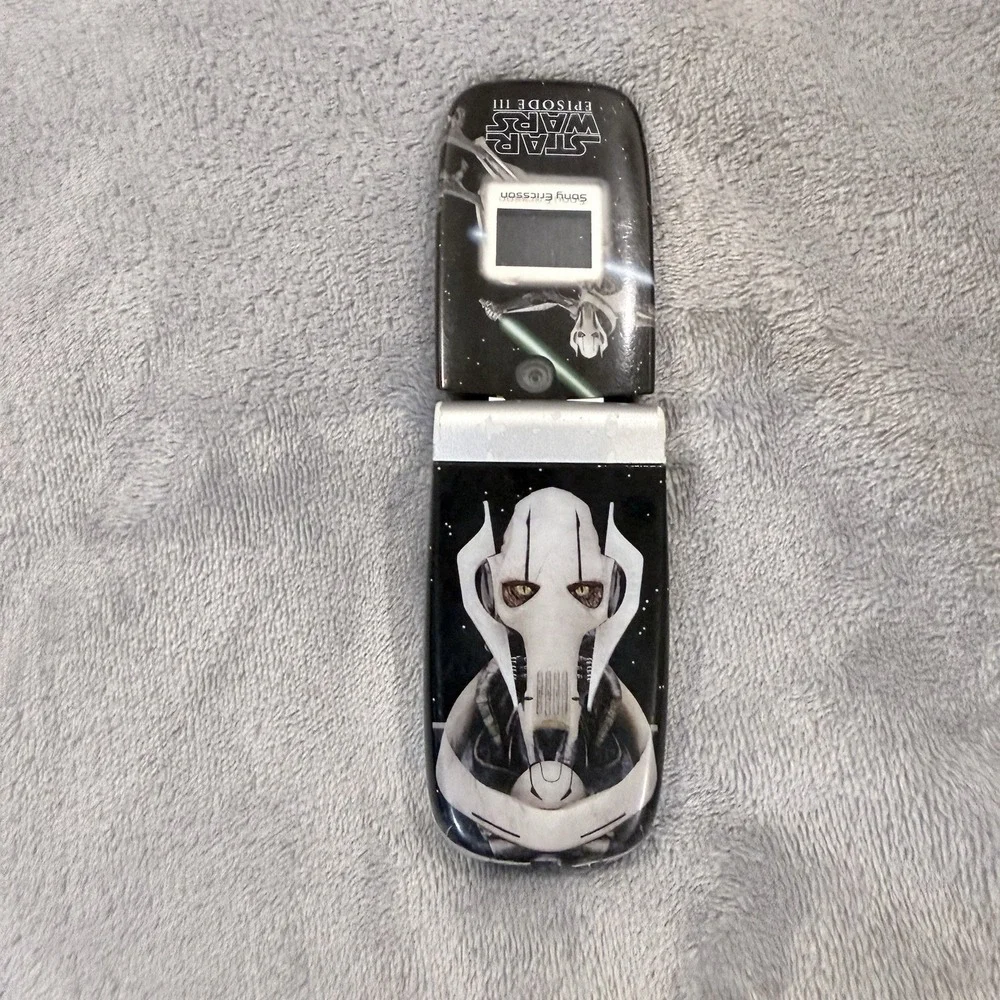 Sony Ericsson Z500a Star Wars Episode III General Grievous Cingular Flip Phone